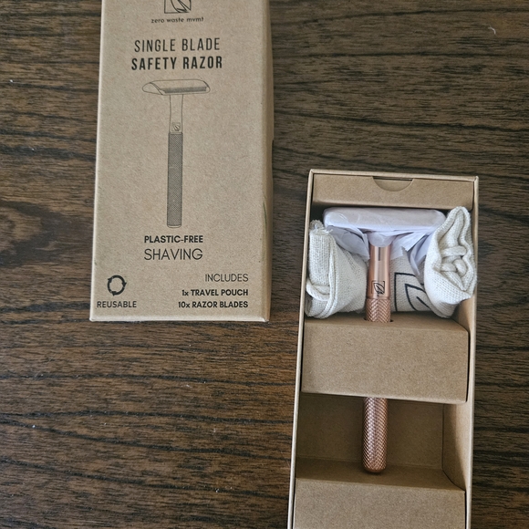 NIB Safety Razor - Picture 2 of 7